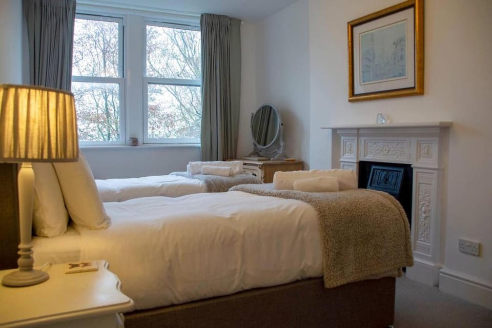 Malvern Hills 3-Bed Retreat, Sleeps 8, Free Park Apartment in Malvern Hills District