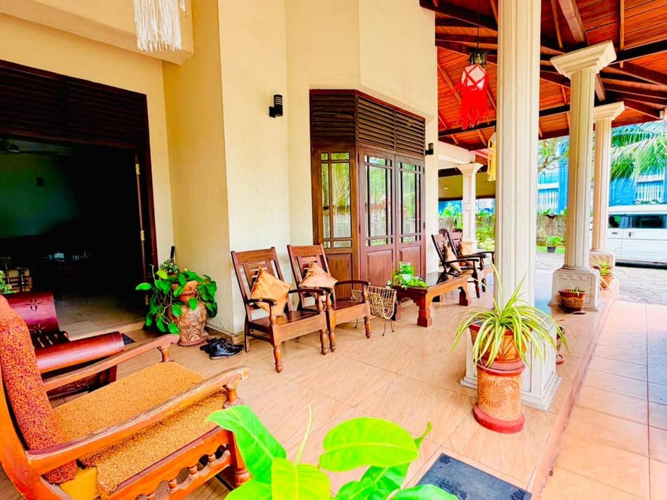 SACHA airport Transit Villa Bed and Breakfast in Western Province