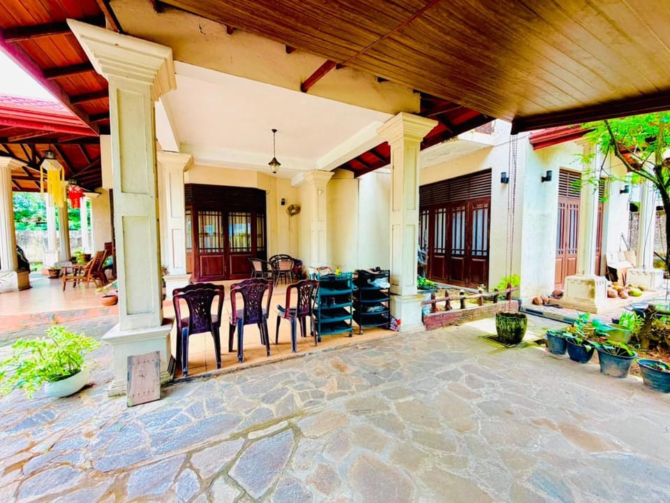 SACHA airport Transit Villa Bed and Breakfast in Western Province