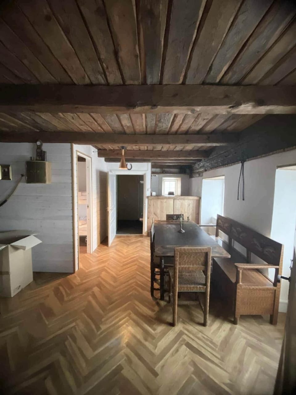 Dining area, minibar