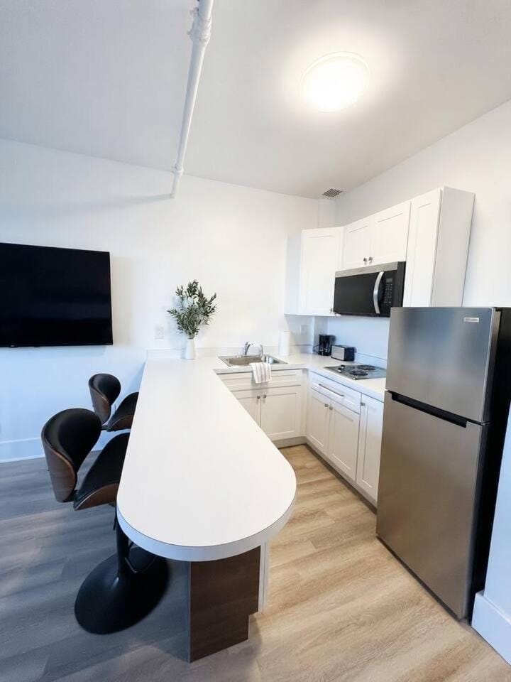 202 at The George - Mid-Century King Suite with View Apartment in Klamath Falls