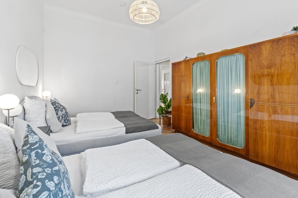 Monthly Stays - Chic Apartment up to 8 - Near Meidling Apartment in Vienna
