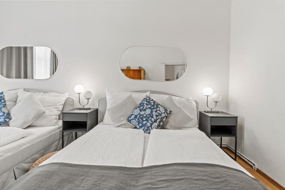 Monthly Stays - Chic Apartment up to 8 - Near Meidling Apartment in Vienna