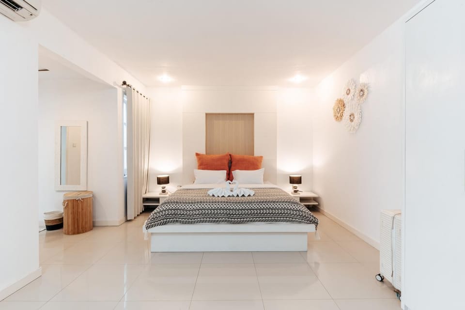 Bed, Photo of the whole room, Bedroom, towels, air conditioner