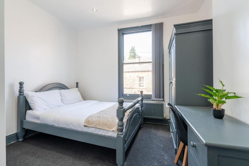 4 ensuite bedroom home in Broomhill with parking House in Sheffield