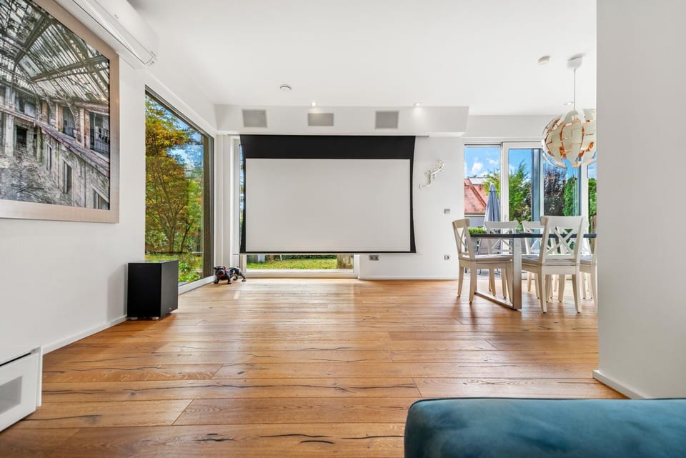 Communal lounge/ TV room, TV and multimedia, Living room