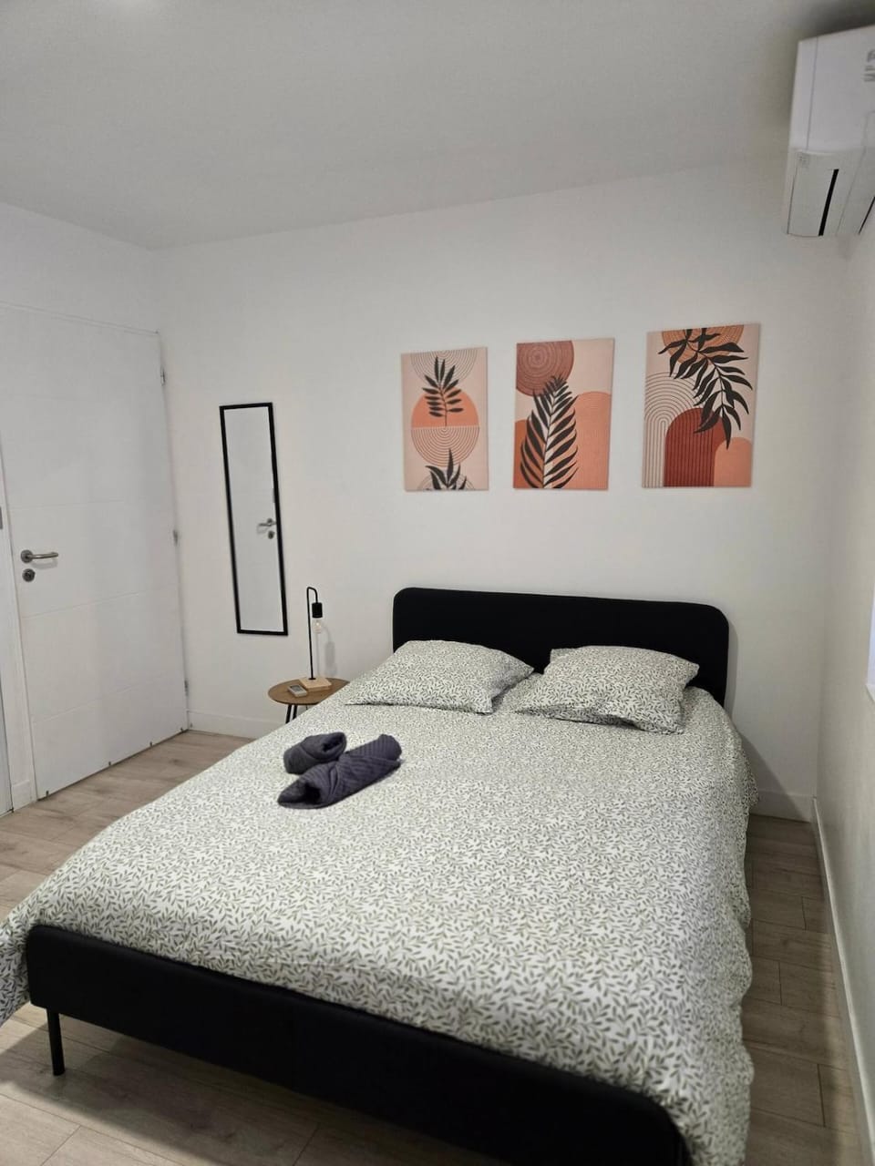 Bed, Bedroom, towels, air conditioner