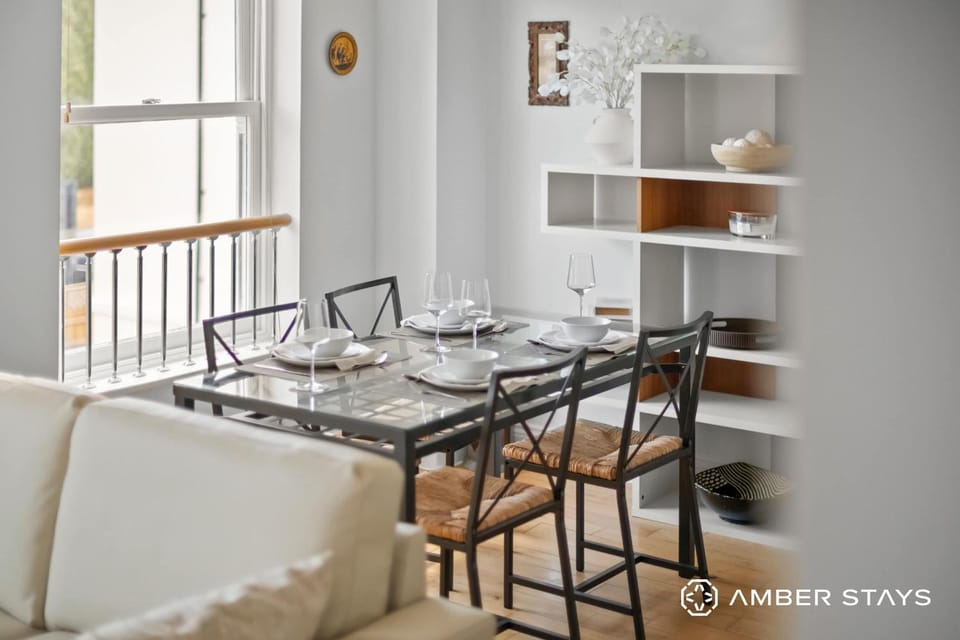 Cosy 2 Bed Apartment in Tunbridge Wells by Amber Stays - Perfect for Long Stays & FREE Parking Apartment in Royal Tunbridge Wells