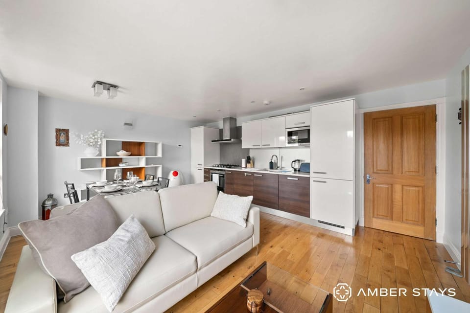 Cosy 2 Bed Apartment in Tunbridge Wells by Amber Stays - Perfect for Long Stays & FREE Parking Apartment in Royal Tunbridge Wells