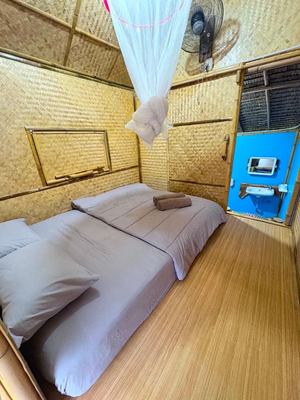 Property building, Bed, Bedroom