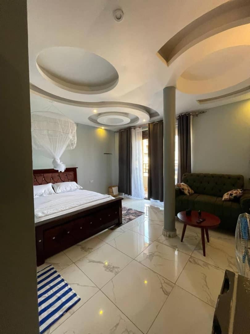 Room 1 minute walk to Victoria Mall Entebbe Apartment in Uganda
