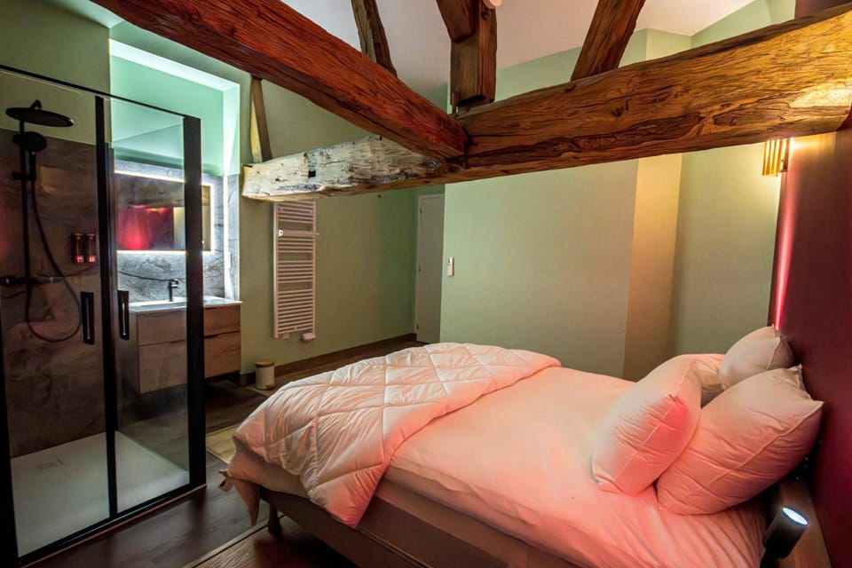 Property building, Living room, Bedroom