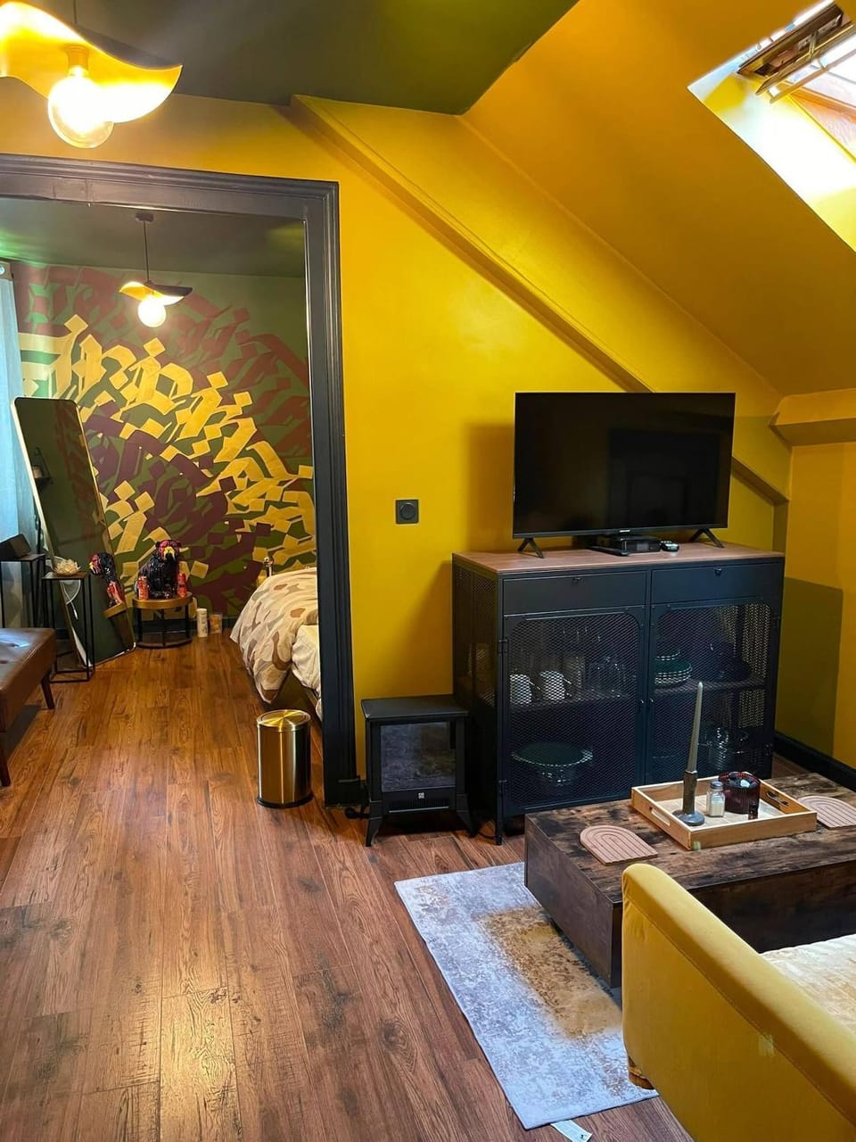 Communal lounge/ TV room, Bed, TV and multimedia, Living room, Bedroom