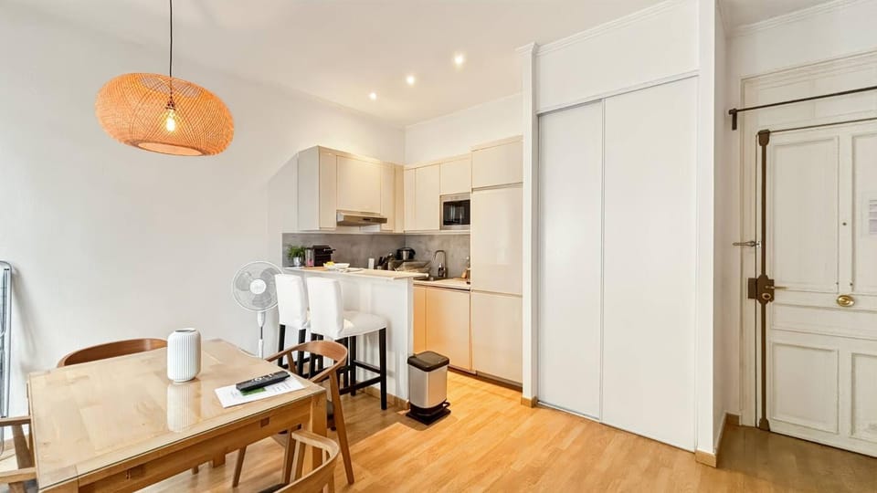 Dining area, kitchen