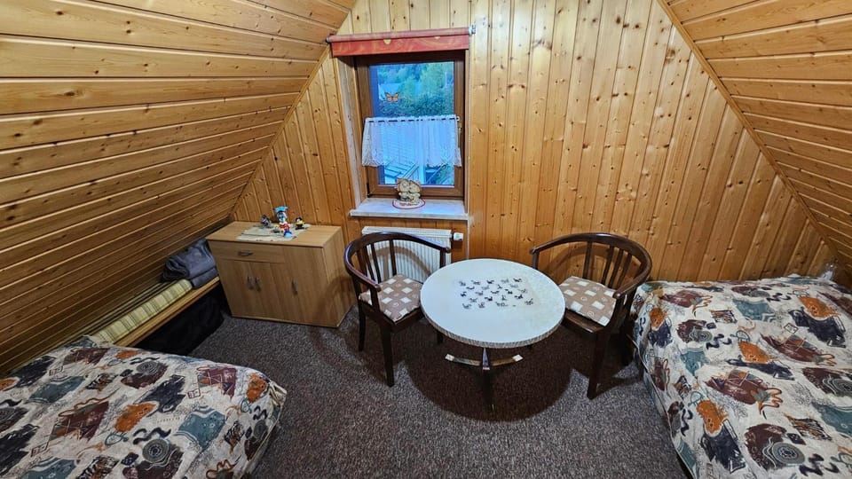 Photo of the whole room, Seating area
