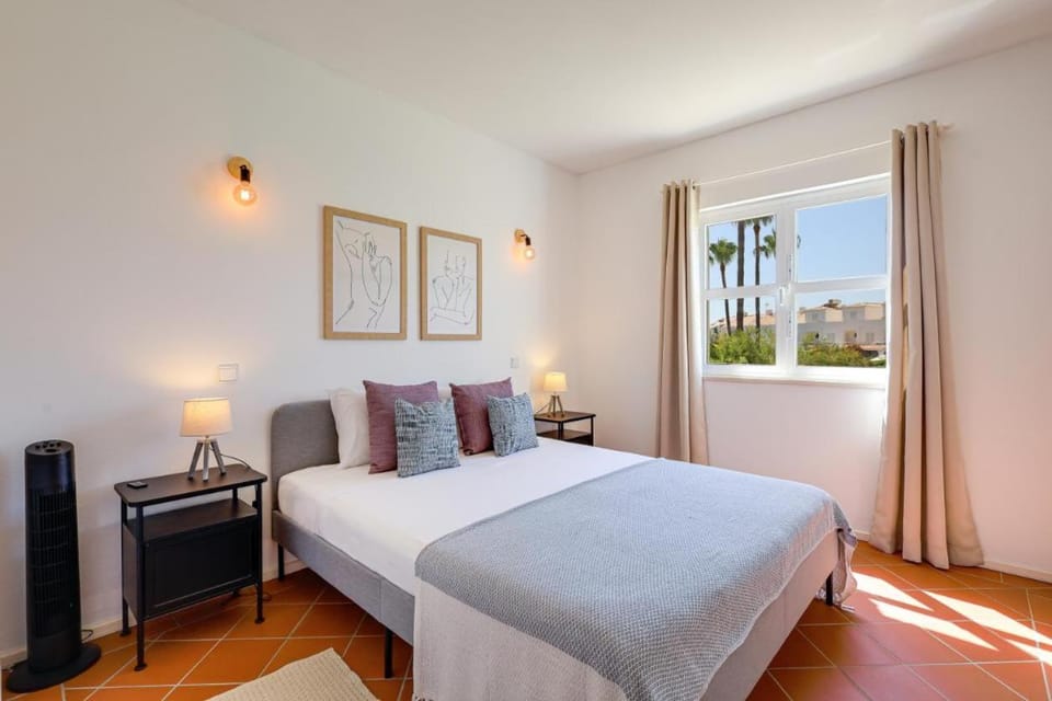 Bed, Bedroom, heating