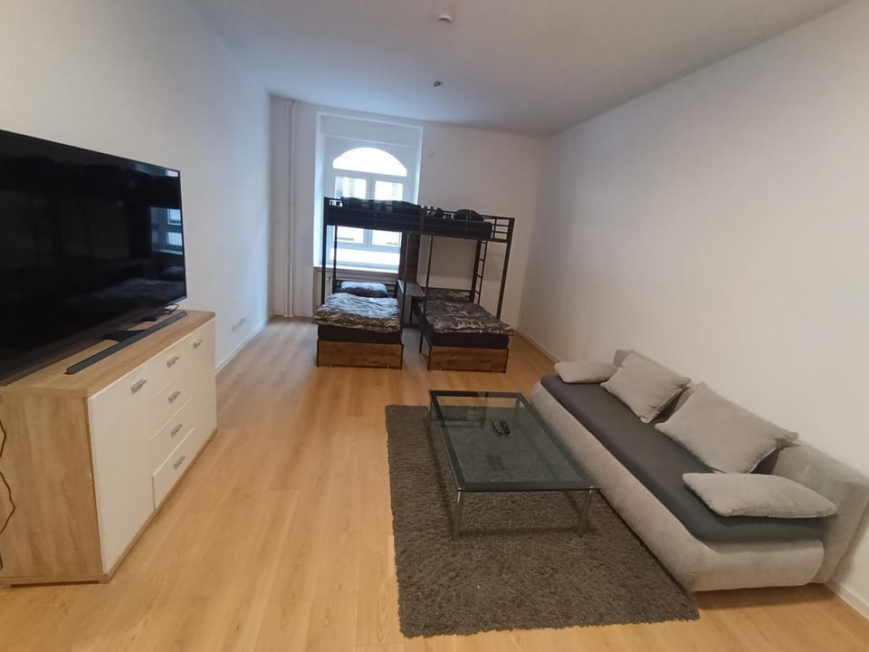 TV and multimedia, Living room, Seating area, Evening entertainment