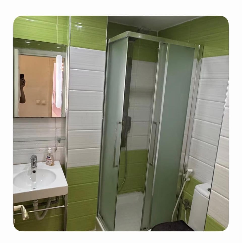 Shower, Toilet, Bathroom, Bath