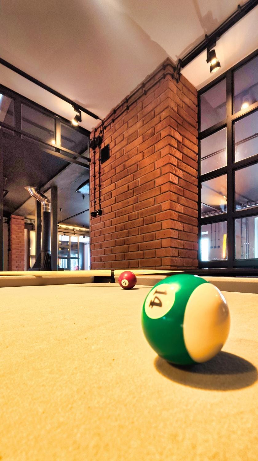 Billiard, Game Room