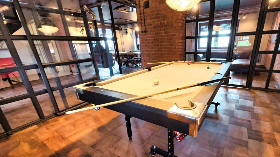 Billiard, Game Room