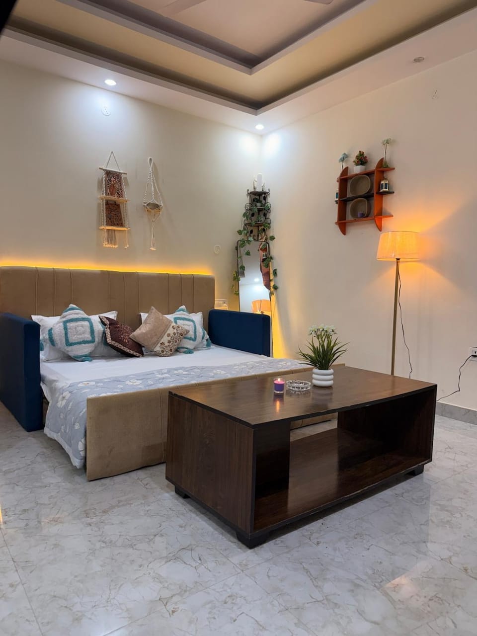 Cozy 1BHK with Pool and Balcony in Tapovan Apartment in Rishikesh