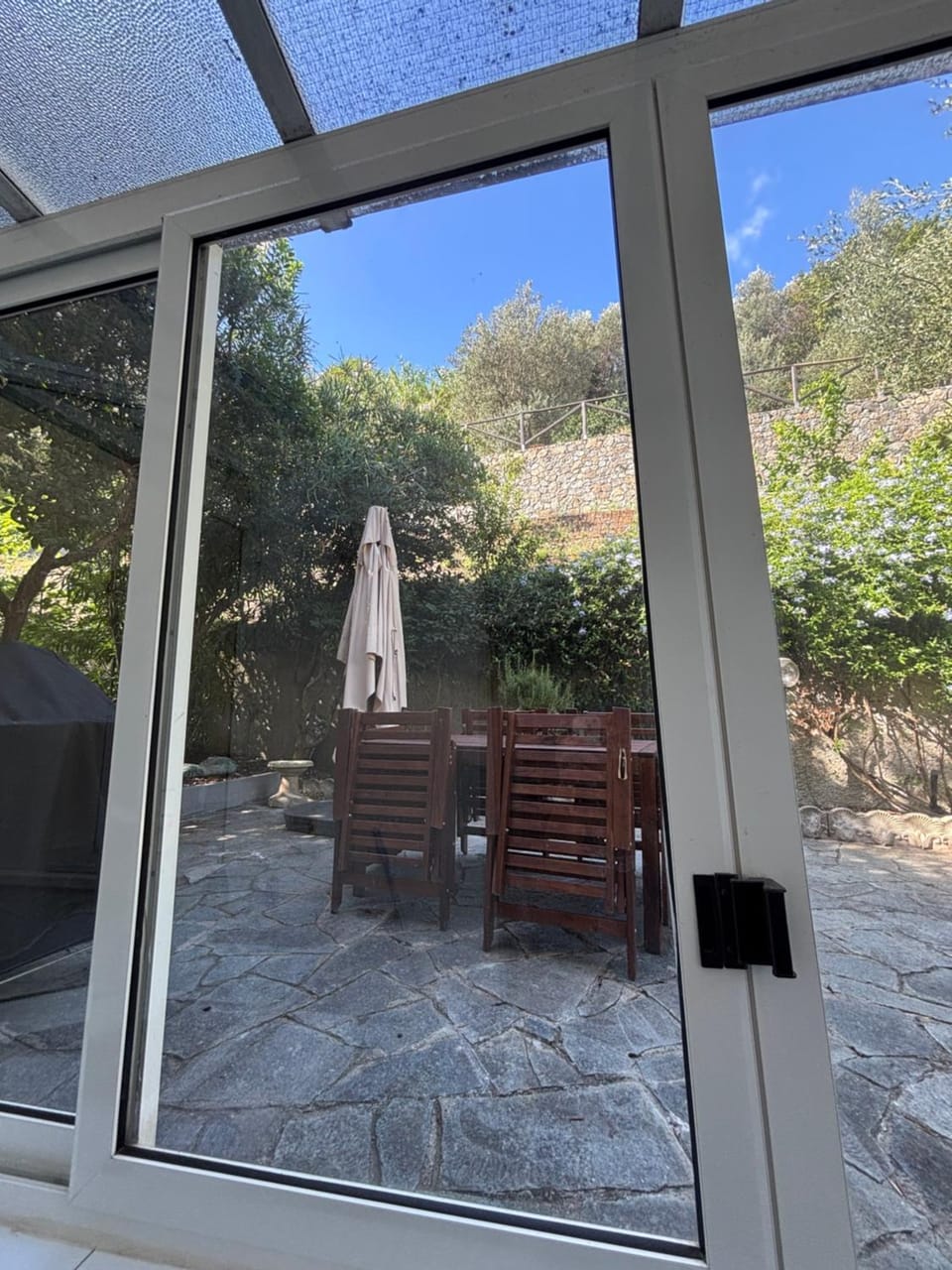 Condominio Ravezza, intero appartamento, posto auto , giardino esterno Apartment in Celle Ligure