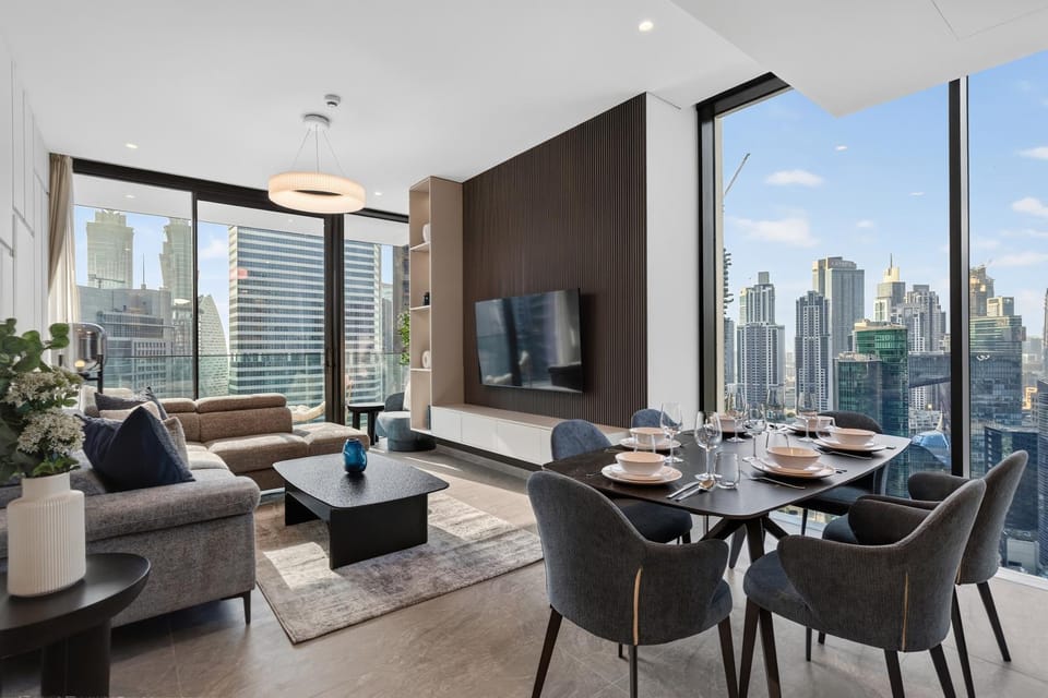 Day, View (from property/room), Living room, Seating area, Dining area, City view