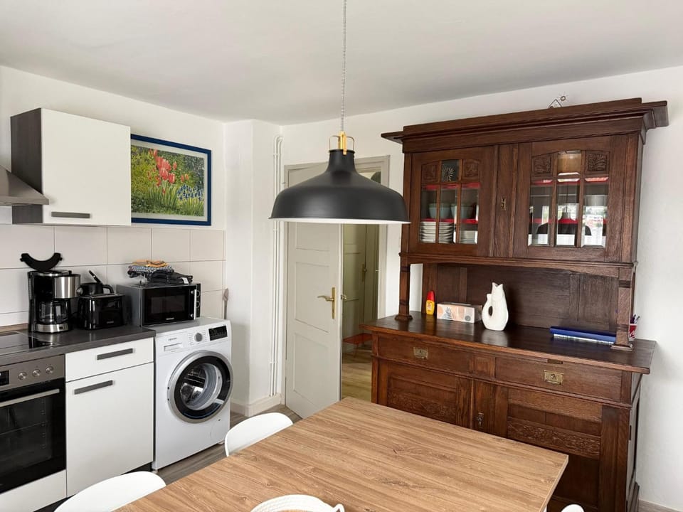 Kitchen or kitchenette, Dining area, oven, stove, washing machine