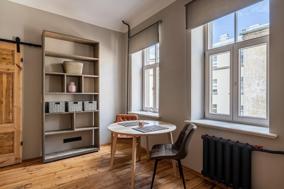 Authentic Interior, Netflix & HBO - Charming Retreat by Innorental Apartment in Riga