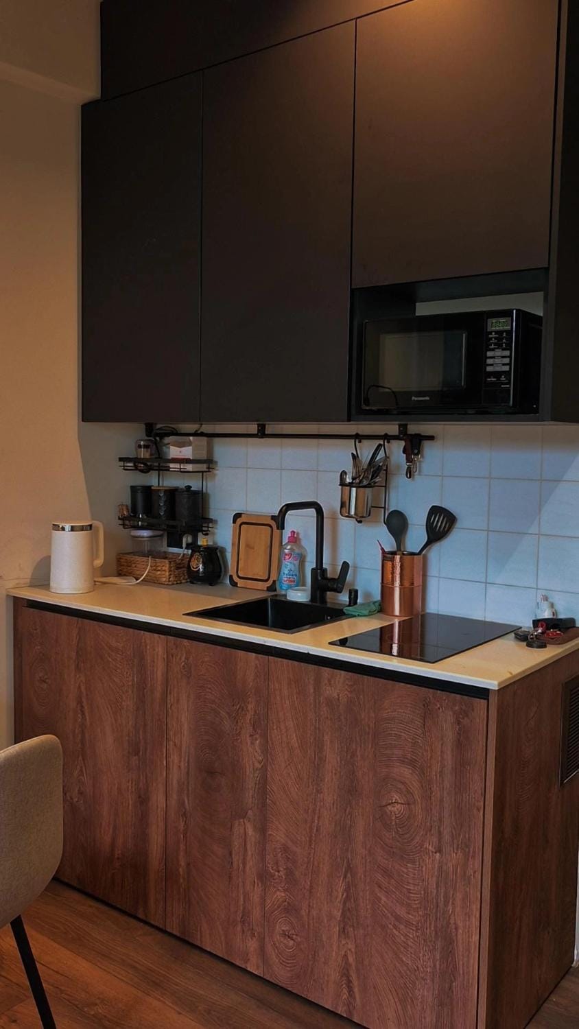 Coffee/tea facilities, Kitchen or kitchenette, stove