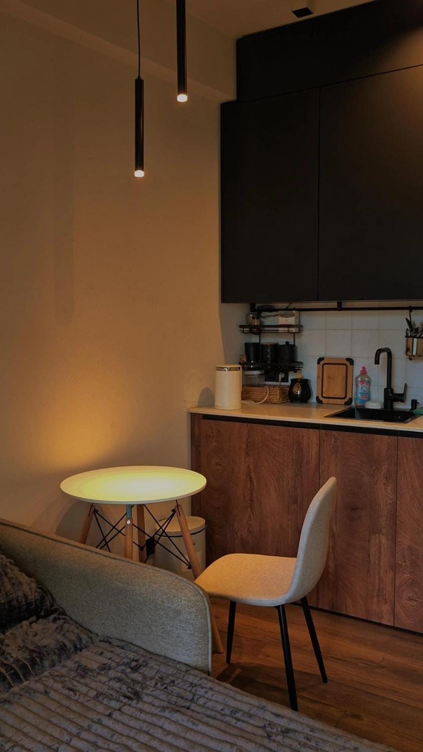 Coffee/tea facilities, Kitchen or kitchenette, Seating area, Dining area