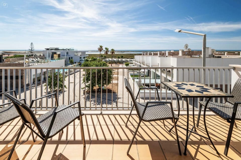 Casa Lynda Fuzeta - Penthouse face à Ria Formosa Apartment in Moncarapacho