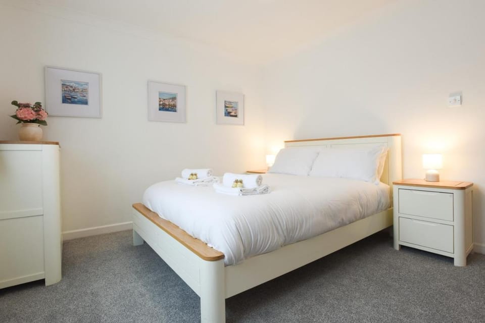 Air Maison - One Bedroom Retreat with Private Garden and Parking House in Portsmouth