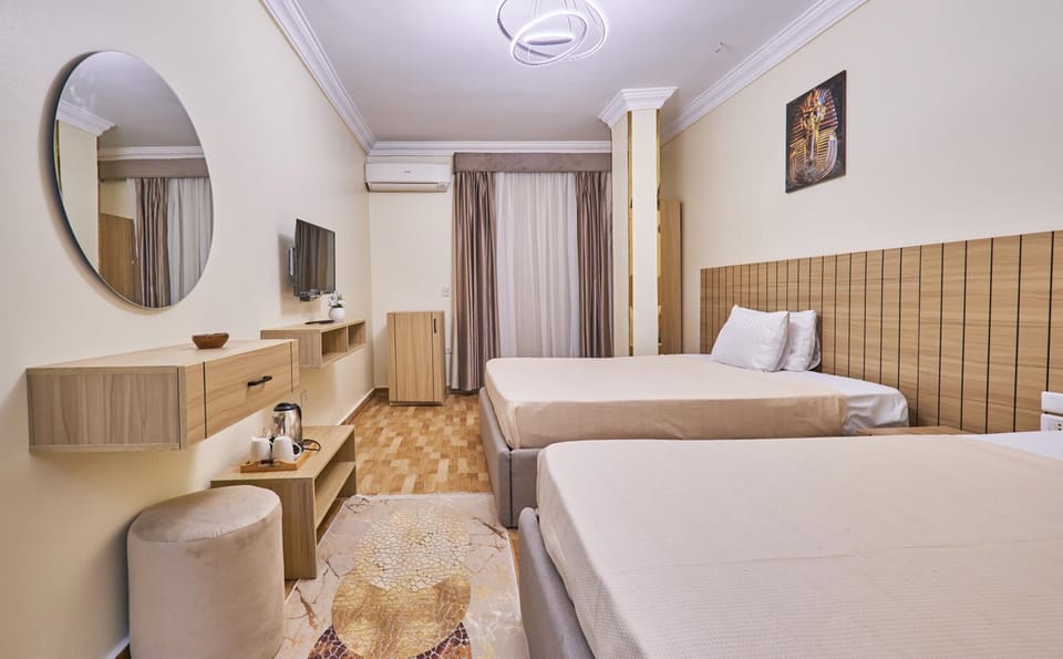 Bed, TV and multimedia, Living room, Photo of the whole room, Seating area, Bedroom, air conditioner