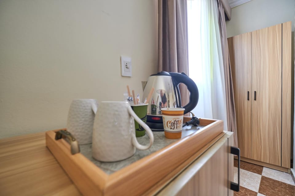 Coffee/tea facilities, wardrobe