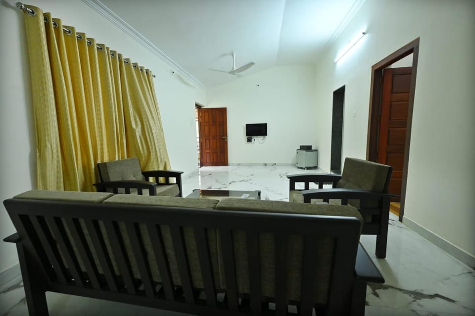 Living room, Seating area, Dining area, air conditioner