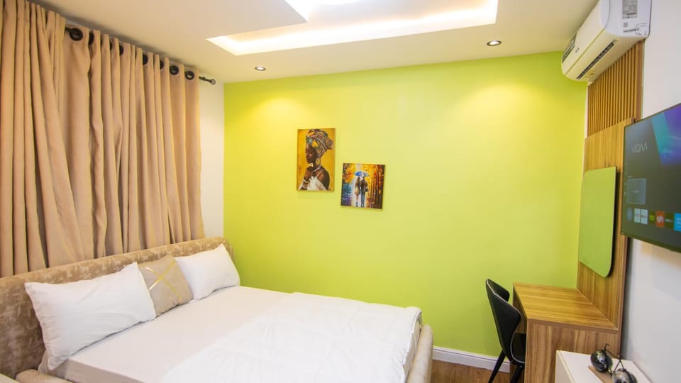 Bed, TV and multimedia, Kitchen or kitchenette, Photo of the whole room, Bedroom, air conditioner