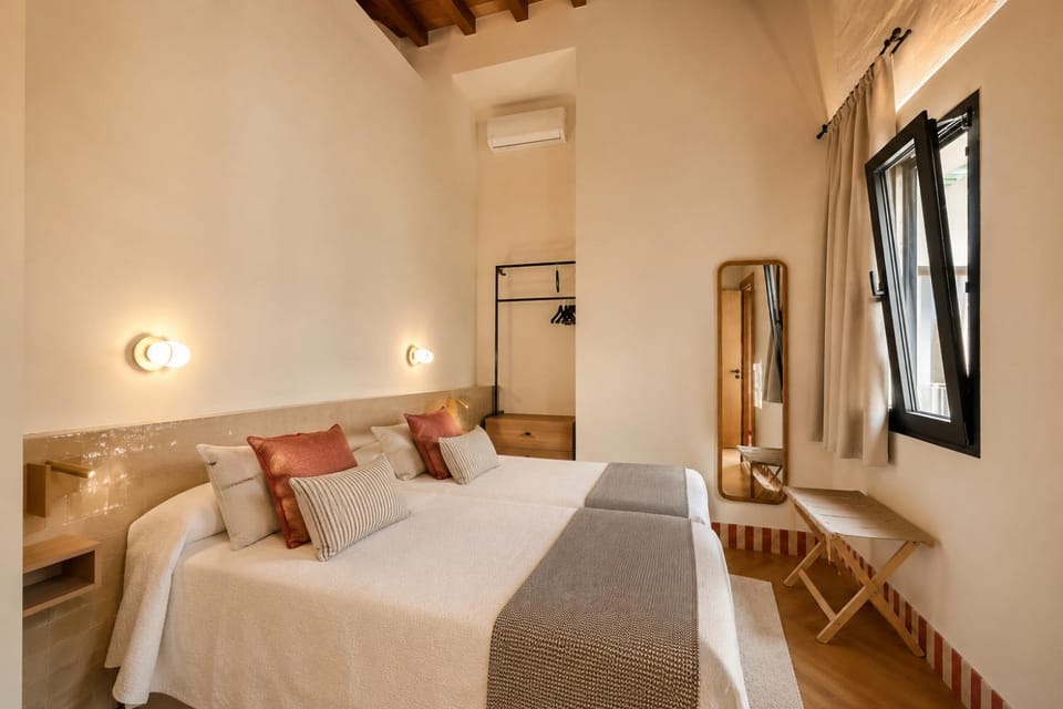 Bed, Photo of the whole room, Bedroom, air conditioner