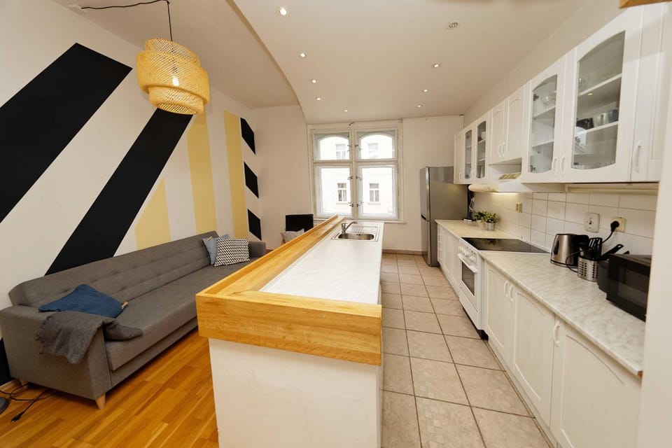 Kitchen or kitchenette, Living room
