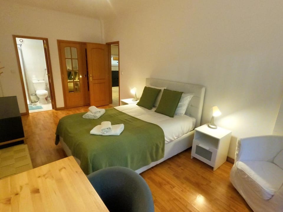 Sintra, Modern 3 Bedroom Apartment in São Marcos House in Lisbon District