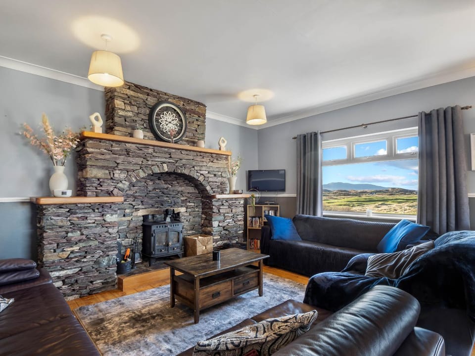 Communal lounge/ TV room, Living room