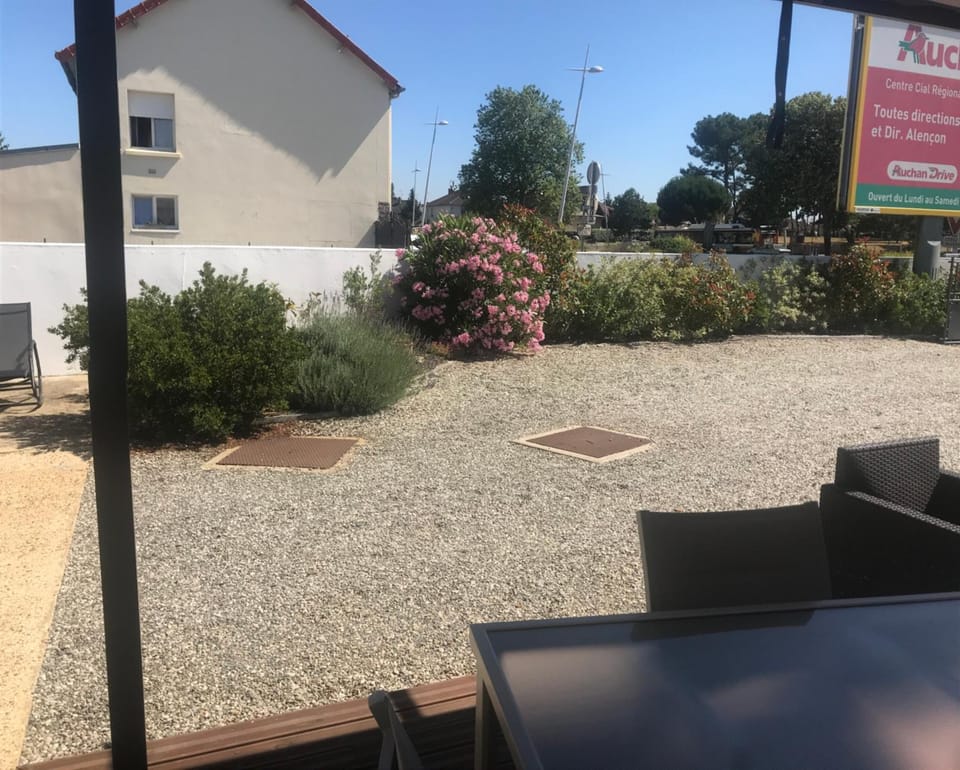 24h00 du Mans Rent Guest Rooms Bed and Breakfast in Le Mans