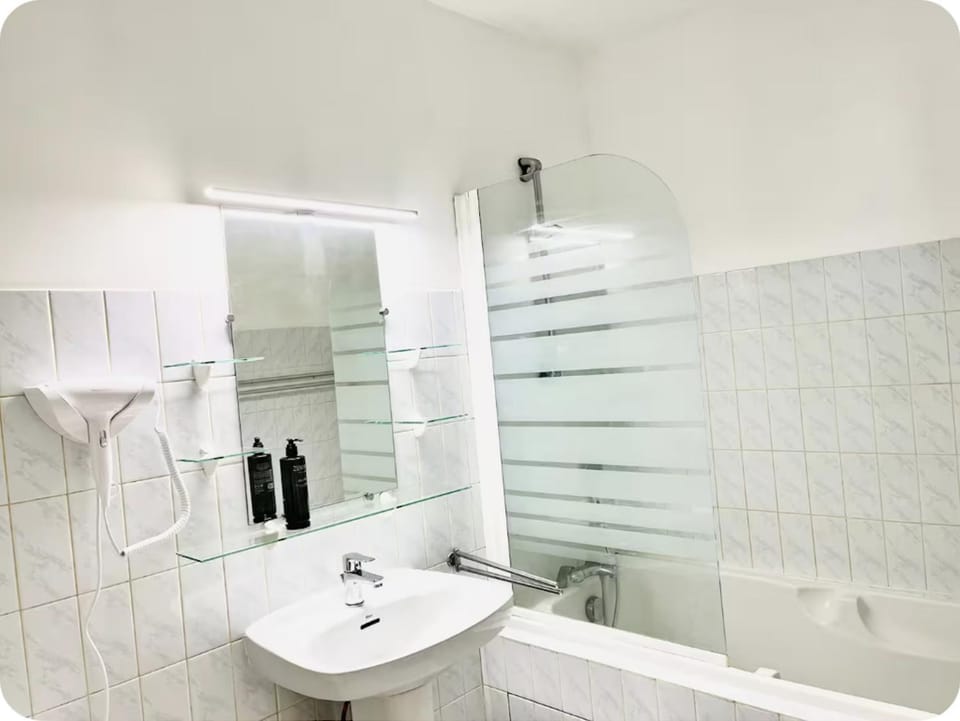 Shower, Bathroom, Bath, towels