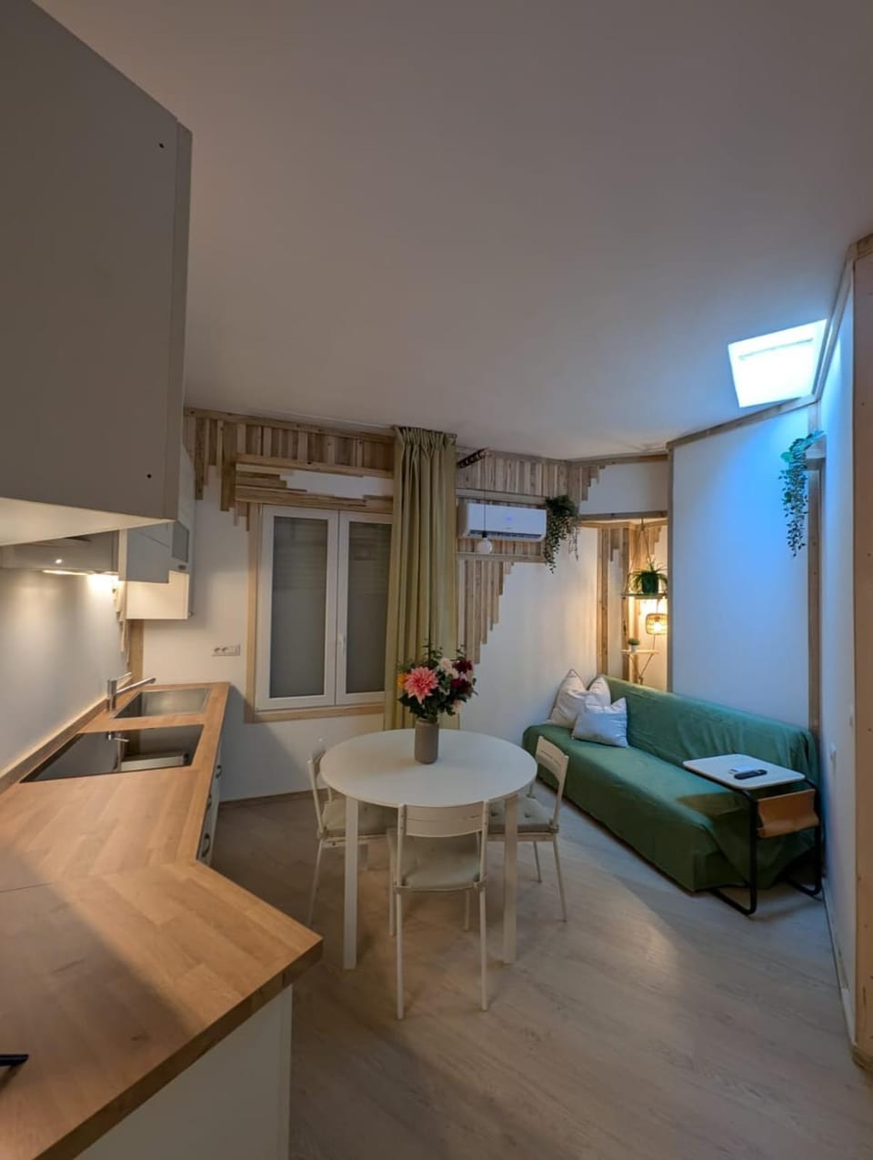 Kitchen or kitchenette, Living room, Seating area
