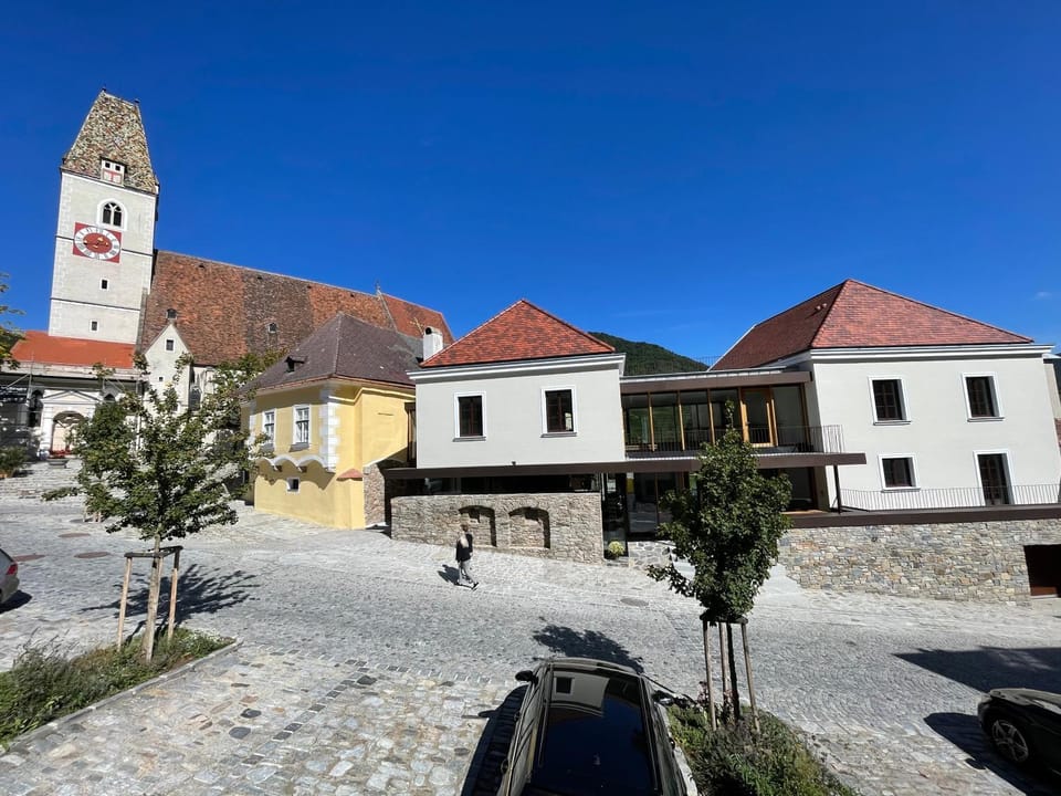 Property building, Day, Landmark view, Location