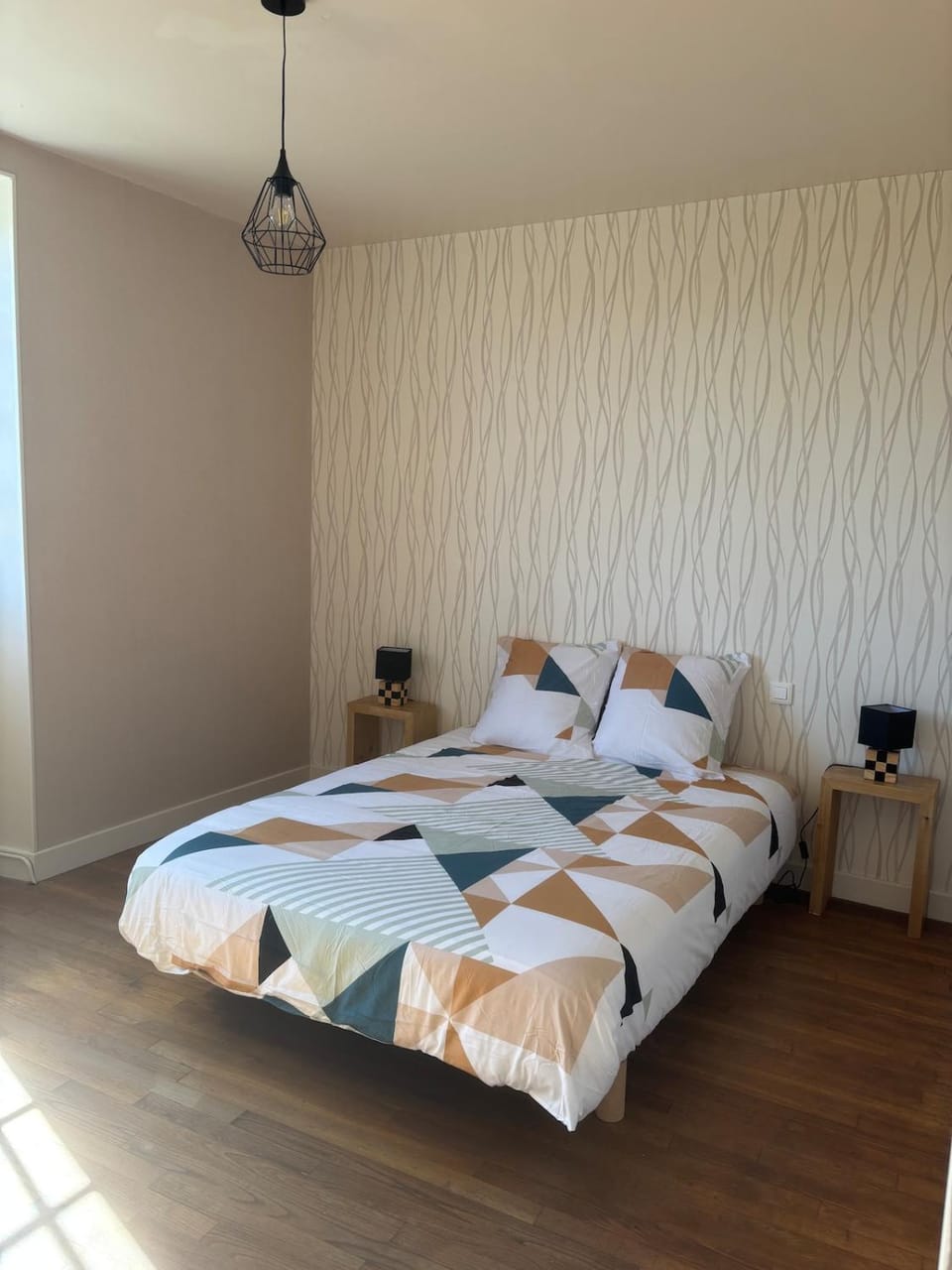 Bed, Photo of the whole room, Bedroom