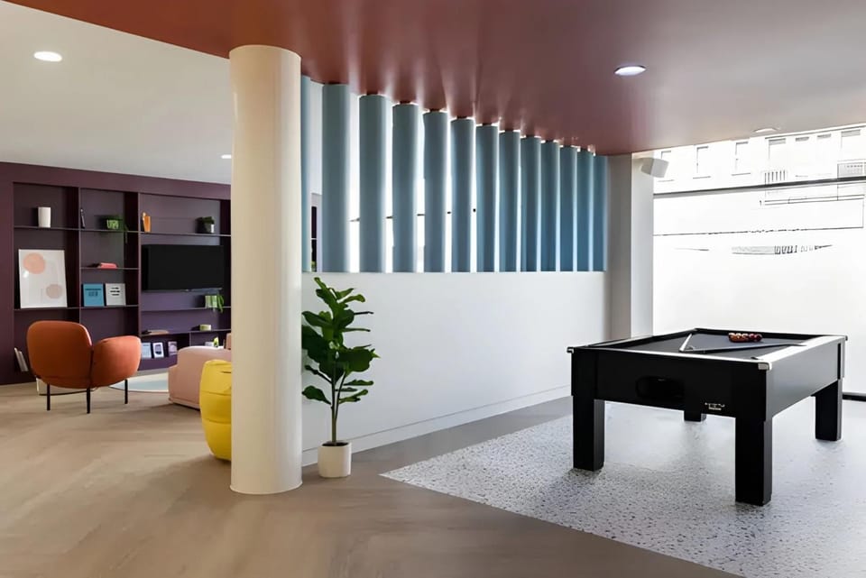 Billiard, Game Room