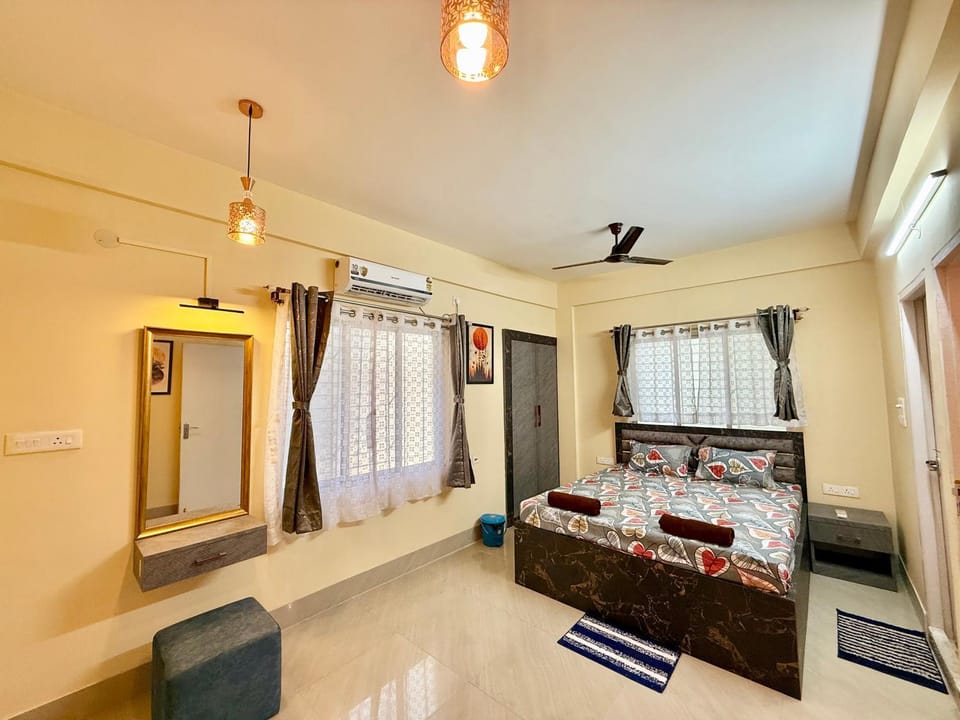 Bed, Photo of the whole room, Bedroom, air conditioner