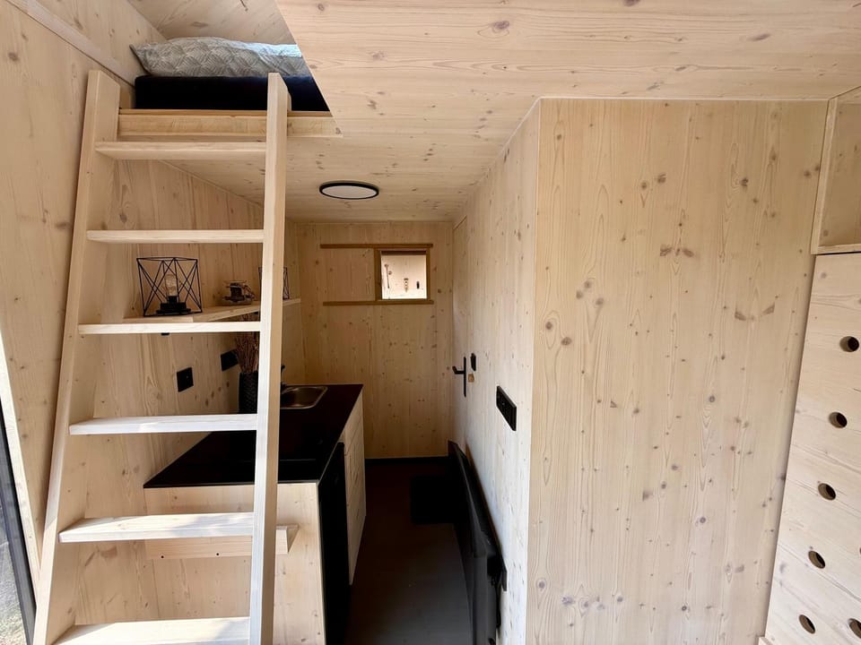 Bed, Kitchen or kitchenette, bunk bed, kitchen