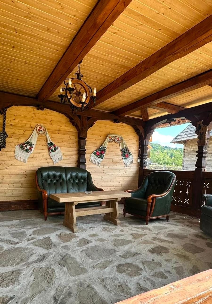 Emma s Lake Houses Campground/ 
RV Resort in Romania